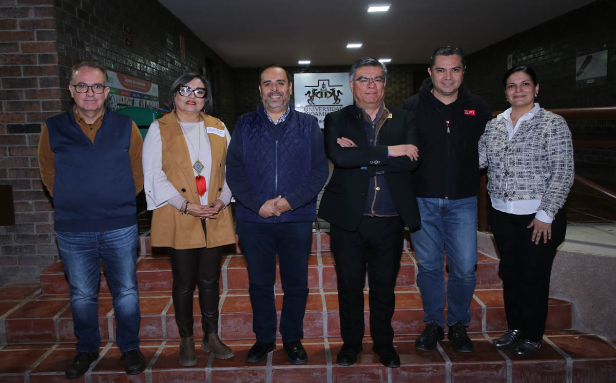 Gustavo, Zaide, Armando, Juan, Luisa, Víctor y Azucena