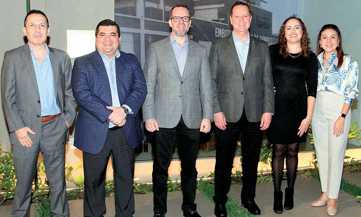 RUBÉN FIGUEROA, ALBERTO LUIS ZATARÍN, JUAN IGNACIO HACES, FRANCISCO GÓMEZ, ADRIANA ROJAS Y TANIA MÁRQUEZ nos regalaron sus mejores sonrisas