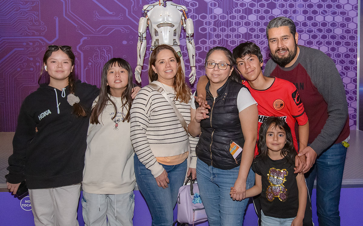 Jimena Monroy, Zara Monroy, Ana Flores, Lupita Flores, Santiago Huerta, Edgar Juárez y Romina Juárez