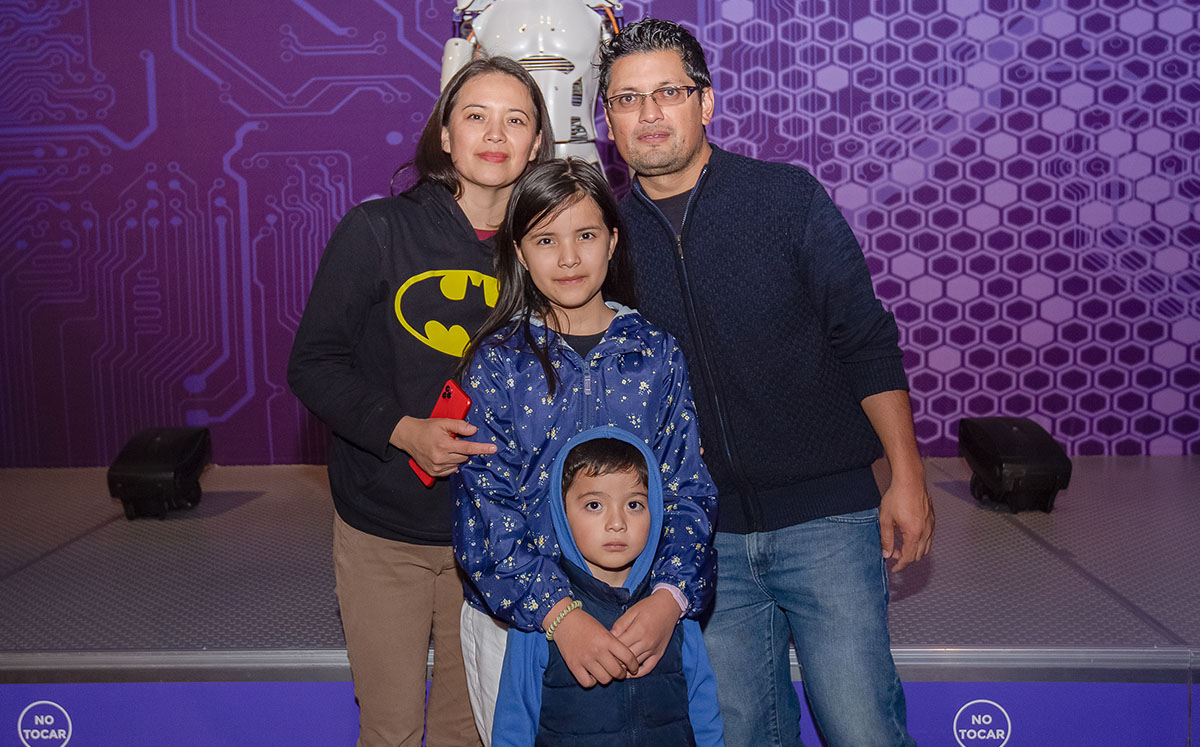 Lizbeth Morales, Zara Morales, Alfredo Bobadilla, y Elías Bobadilla