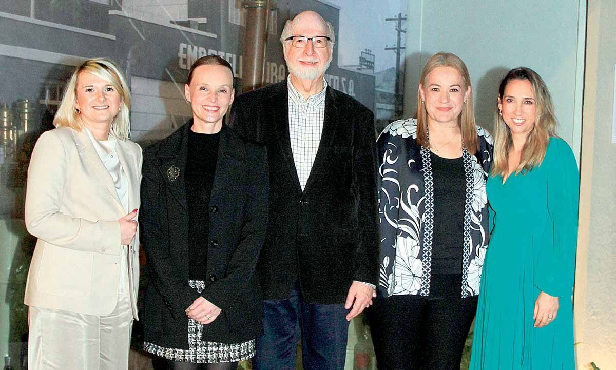 ALEKSANDRA WOJDYN, ANA DE LA MORA, FELIPE PEARL, DIONE JIMÉNEZ Y SARA LATOFSKI asistieron a la agradable visita al museo