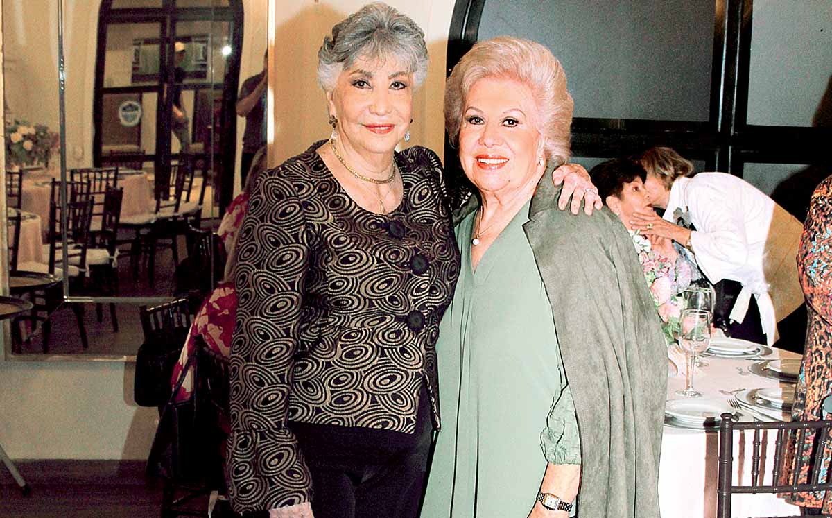 CARMEN AMIGOT Y MARÍA JULIA CINTRON llenaron de obsequios y mejores deseos a la festejada