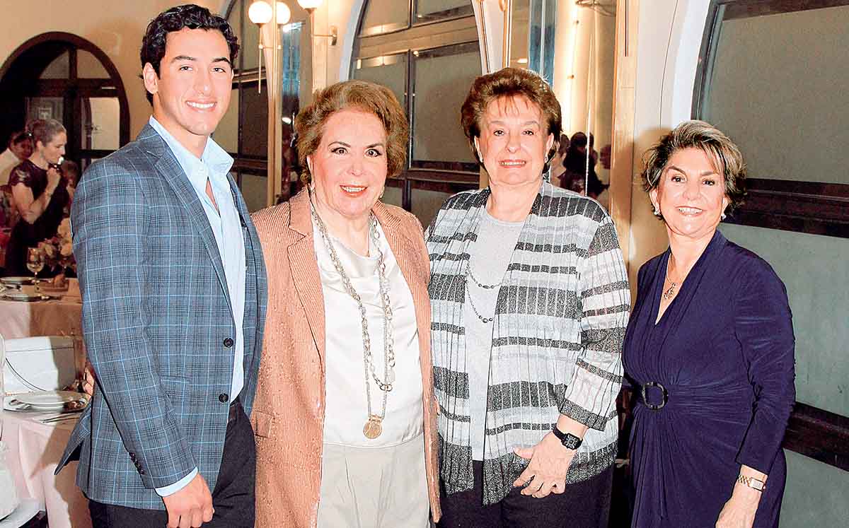 EMILIANO RODRÍGUEZ, ESTHER DEL RÍO, CACHITA SIMÓN Y SOCORRO ARZAMENDI llegaron con sus mejores outfits al Club Campestre Tampico