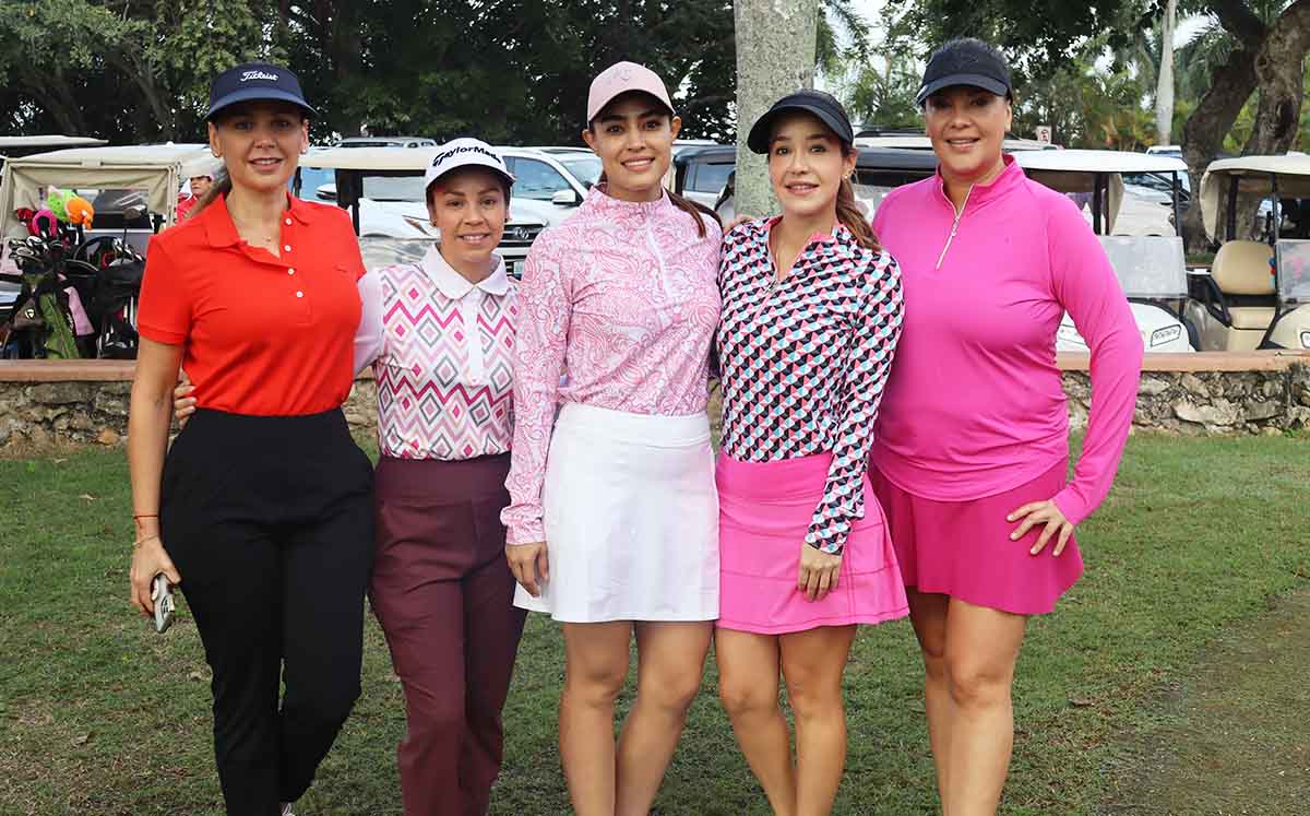 ANDREA LEAL, MARINEY ORTIZ, MIRIAM AYALA, ANA SOFÍA MEZA llegaron vestidas con colores representativos de San Valentín como el rosa y rojo