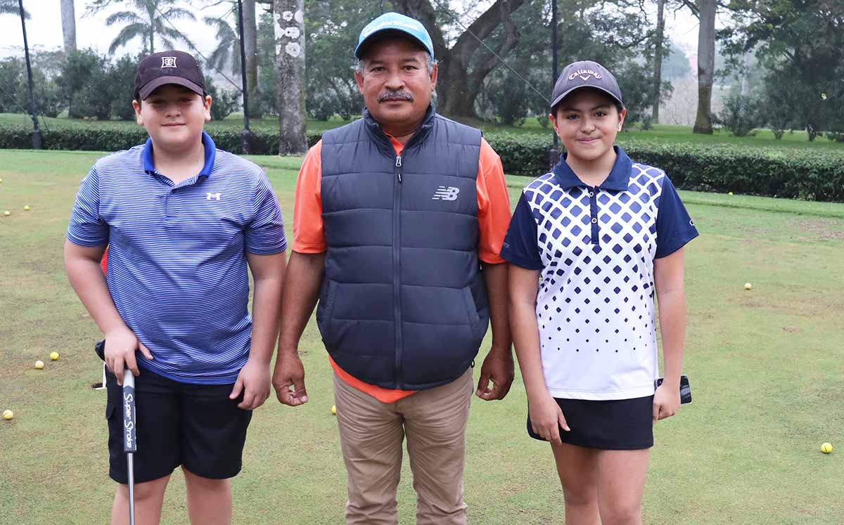 DIEGO LACAVEX, JOSÉ GUADALUPE, BÁRBARA MEZA presentes en el Torneo de Golf de Casa Alzheimer en el green del Club Campestre Tampico