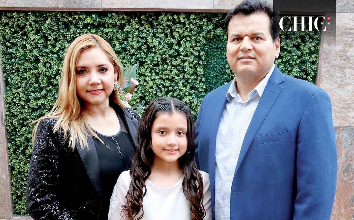 GREGORIA CASTRO, JORGE  DENEB LÓPEZ celebraron la primera comunión de FÁTIMA ASTRID LÓPEZ