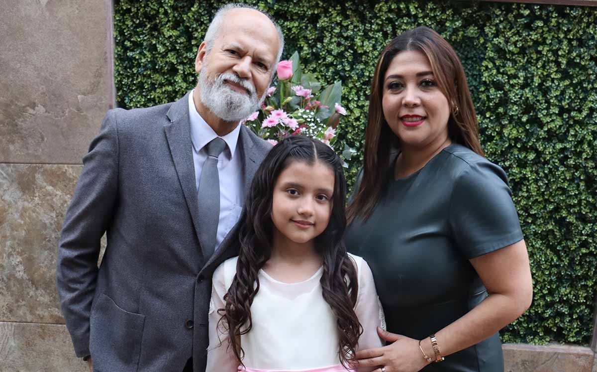 PEDRO RIVERA, THELMA CASTRO fueron los padrinos de FÁTIMA ASTRID LÓPEZ, quienes juraron guiarla y protegerla