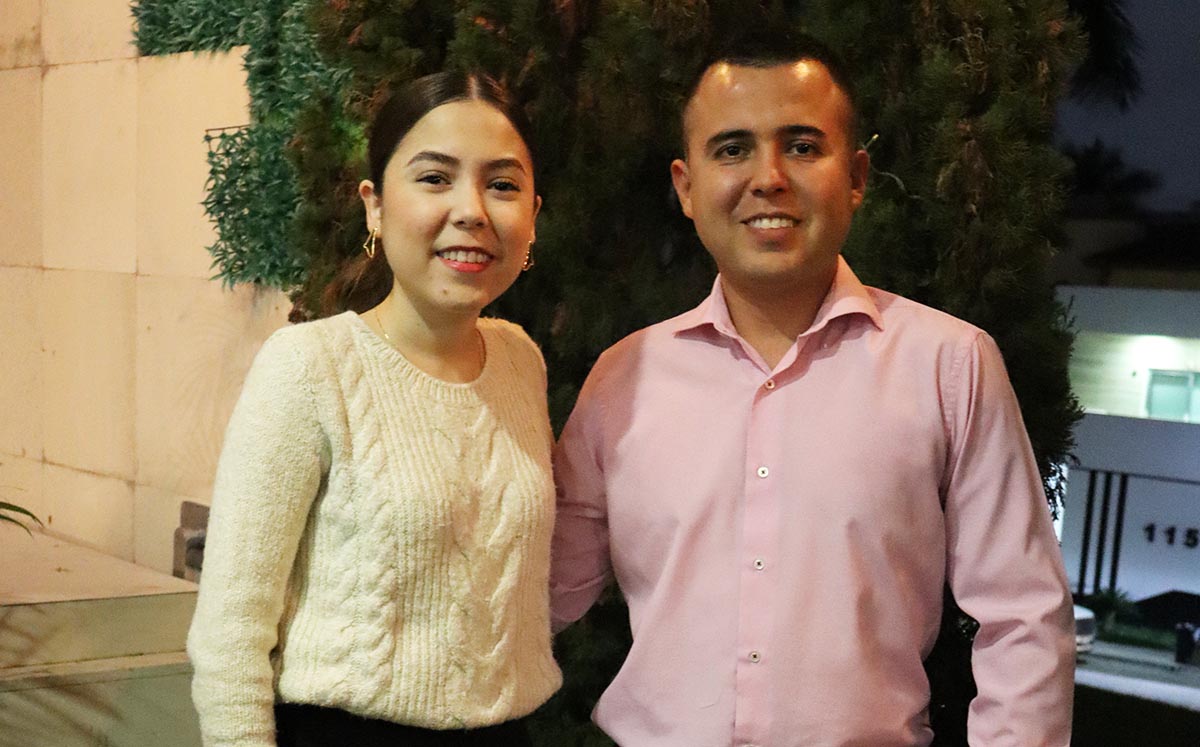 LUPITA CASTRO y ALEX CASTRO llegaron con sus mejores outfits a la Parroquia de Nuestra Señora de la Encarnación