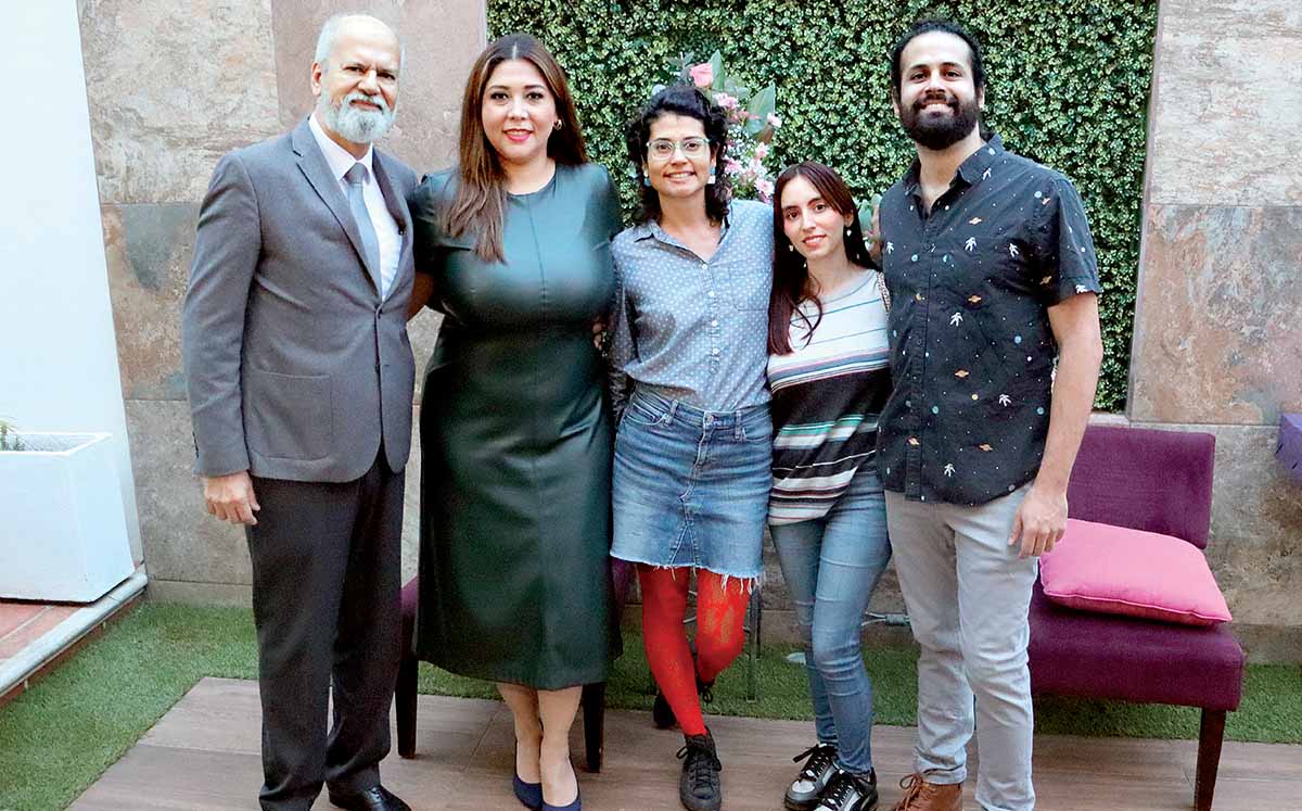 PEDRO RIVERA, THELMA CASTRO, MARIEL RIVERA, VALERIA ZAZUETA y ALDO RIVERA nos regalaron sus mejores sonrisas