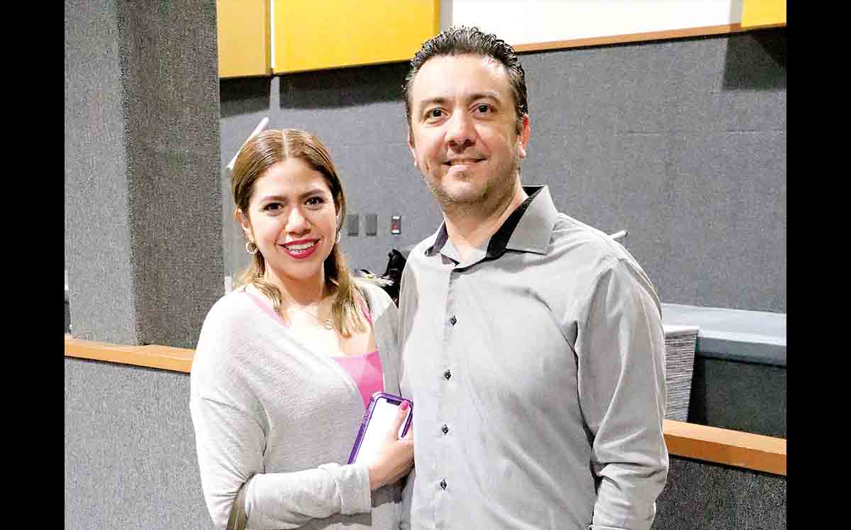 KRISTEL PÉREZ Y JESÚS EVARISTO posaron para nosotros en la conferencia del ICT