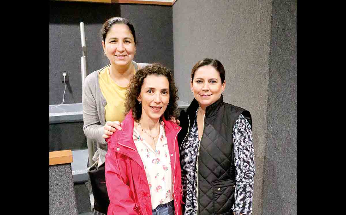 AURORA CELESTINO, CLAUDIA CAZOLA Y DANIELA DRAGO llegaron puntuales a la conferencia