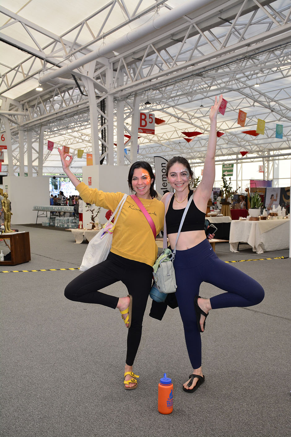 Abril Salgado y Estefanía Savariz