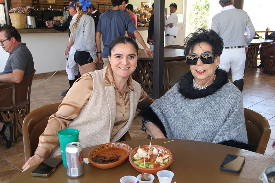 Arlette Jaik y Oralia Rodríguez.