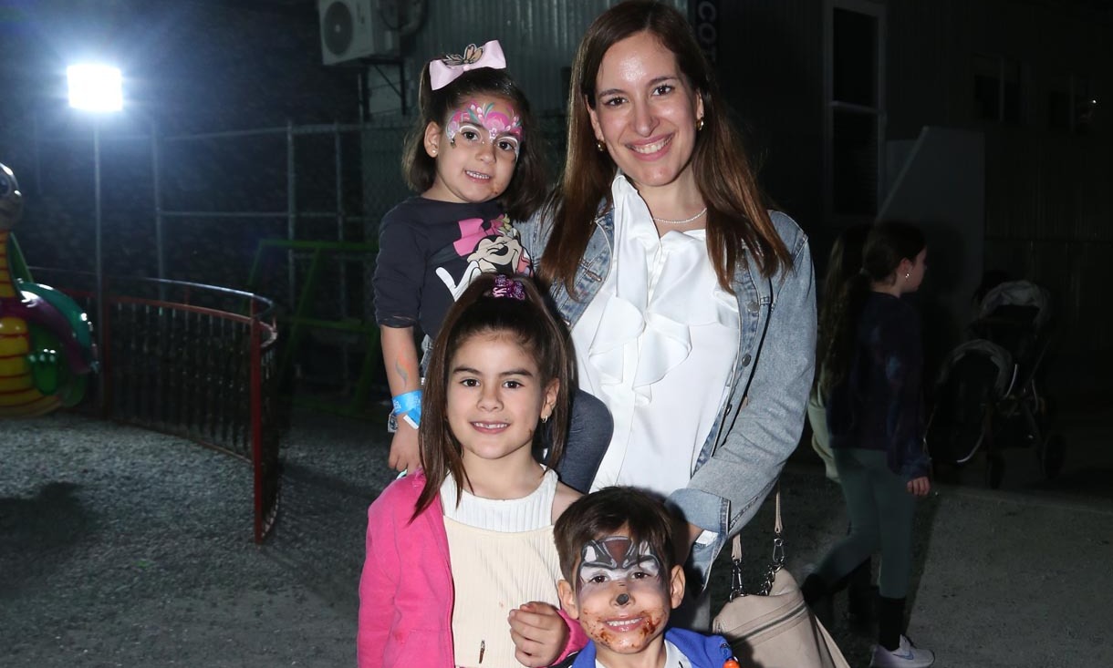 Estefany Villarreal de Álvarez, Isabel Álvarez, Estefy Álvarez y David Álvarez