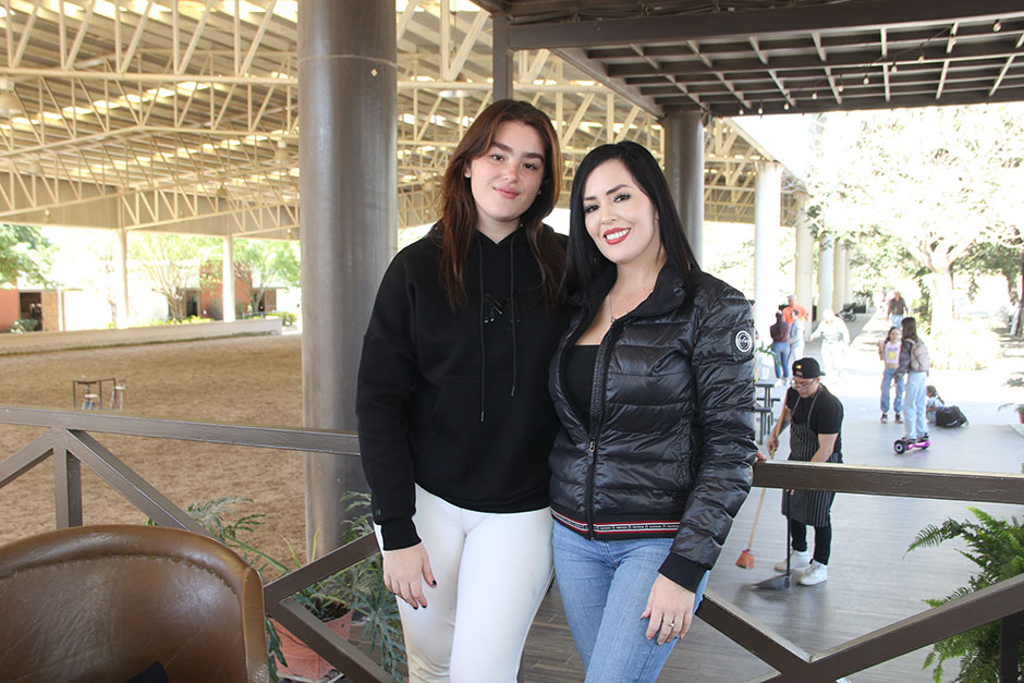 Emily Cinnamon Álvarez y Anny Beltrán