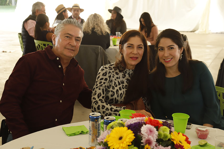 José Luis Mimendi, Gabriela Aguilar y Montserrat Mimendi Aguilar
