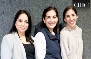 CAROLINA AGUILAR, CELIA BERMÚDEZ Y LORDES GARCÍA llegaron puntuales a la conferencia