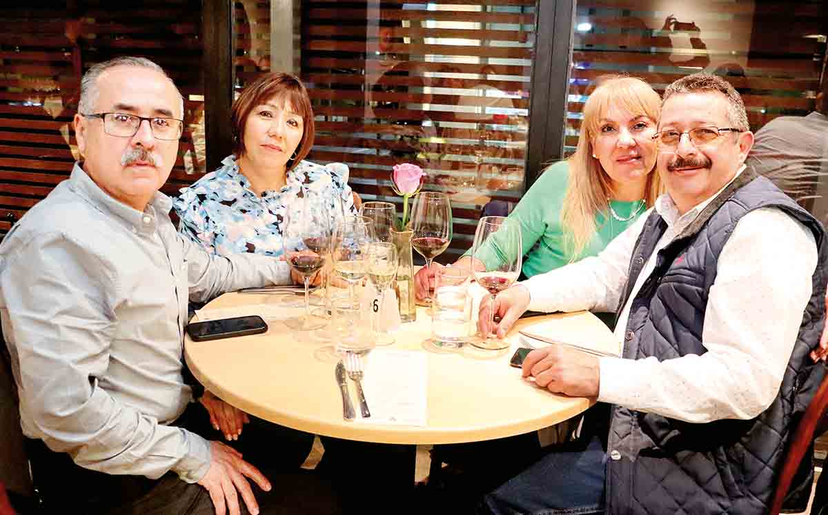 ELOY OLIVARES, CARMEN MORALES, MARTHA DE VILLARREAL Y RAÚL VILLARREAL estuvieron presentes en la cena meridaje del Lindero Tampico