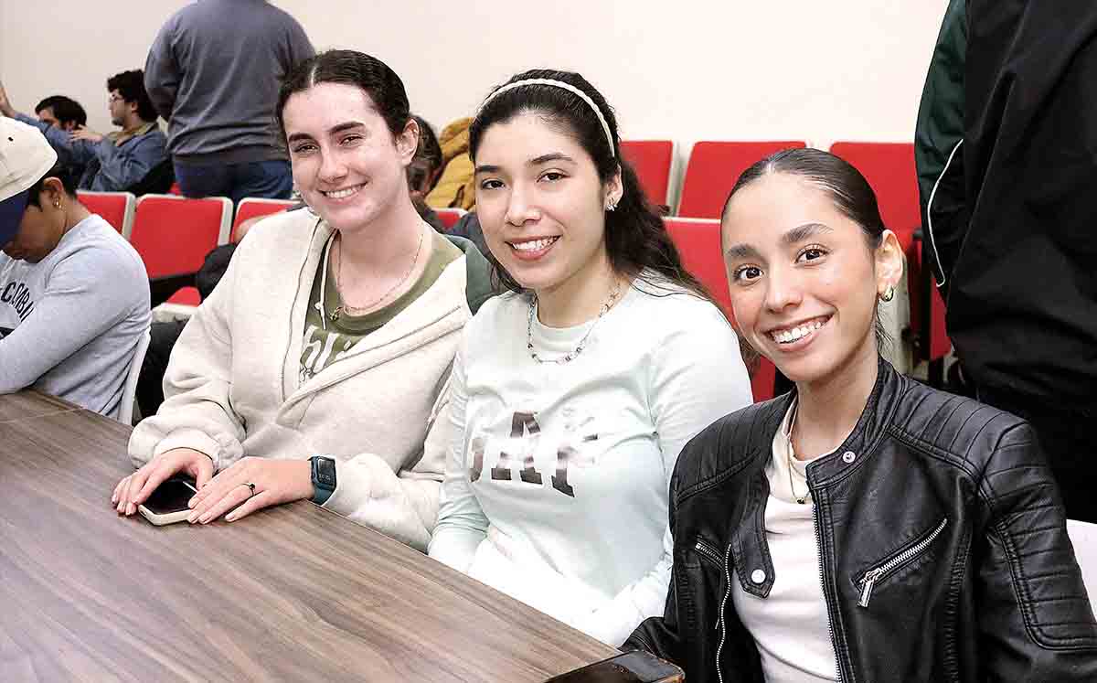 FABIOLA TEJEDA, SANDRA RIVERA Y MARIANA GONZÁLEZ presentes en la ceremonia de reconocimientos
