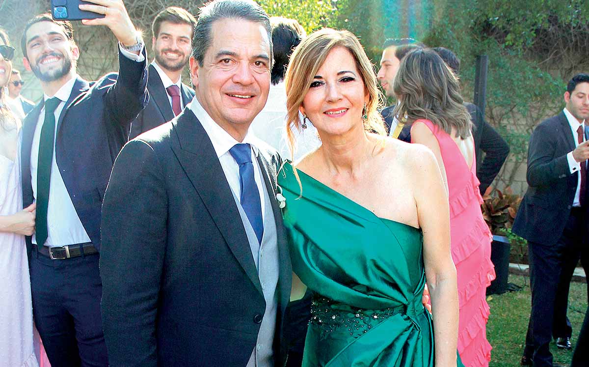 PAPÁS DE LA NOVIA. MARCO TULIO CACHO Y EDNA DE CACHO felices en la boda de su hija