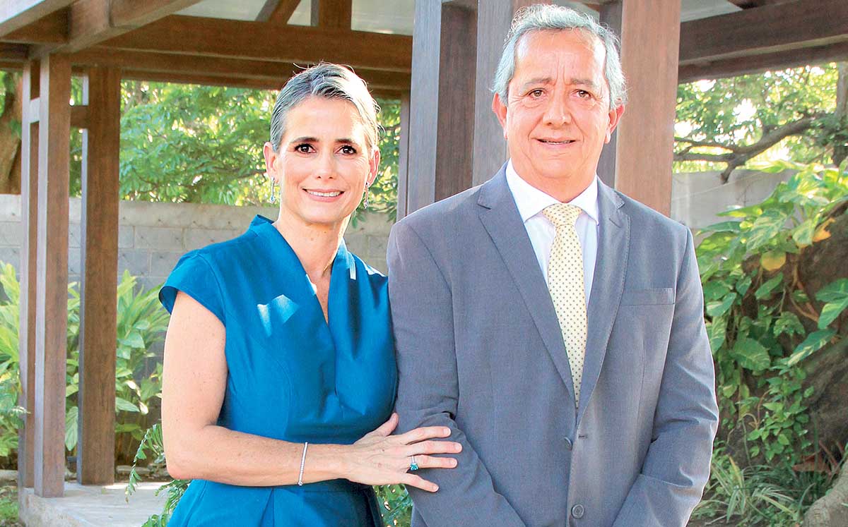 PATY DE GONZÁLEZ Y BERNARDO GONZÁLEZ degustaron de un filete de res en salsa Malbec acompañado de papas al romero y verduras rostizadas