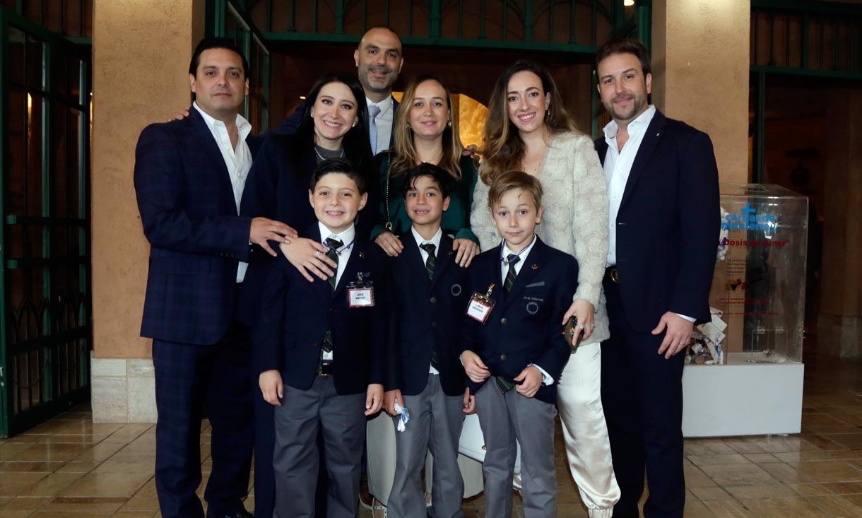 José Alberto Vela, Mariana Padilla, Juan Hayek, Emilie Voss, María Cepeda, Jorge Villarrreal, José Mateo Vela, Juanpi Hayek y Jorge Villarreal