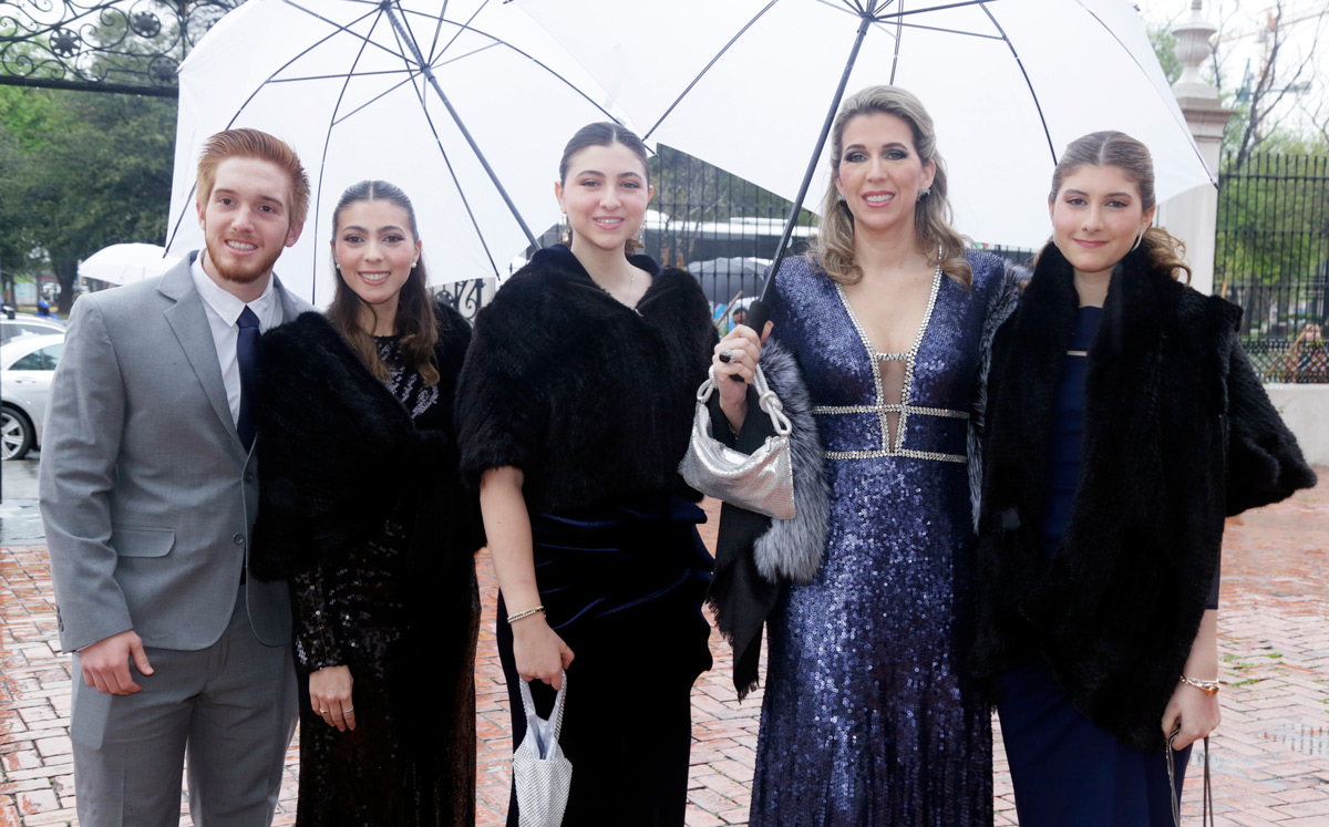 Arik Marcos, Mariana Safi, Daniela Safi, Caty Villarreal de Safi y Valeria Safi / Foto: Omar Valdez