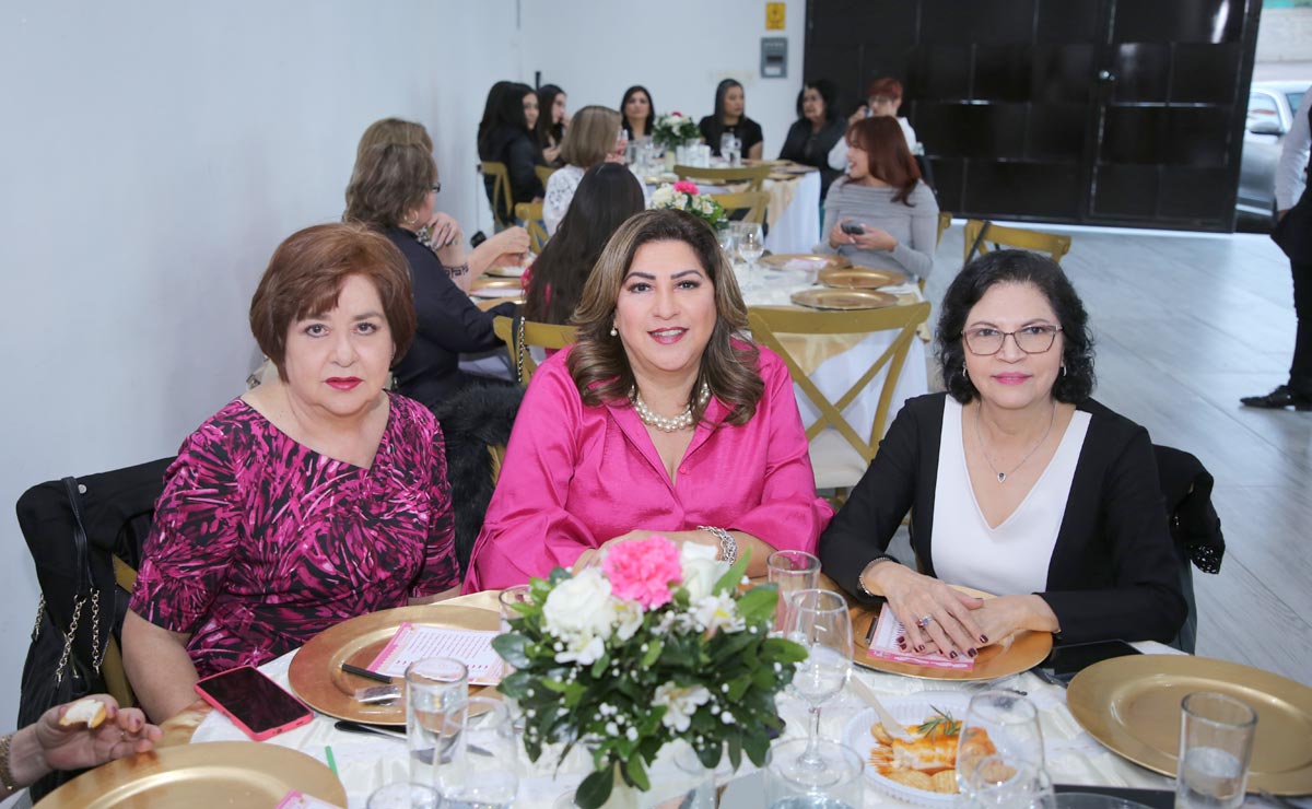 Liz, Araceli y Lourdes