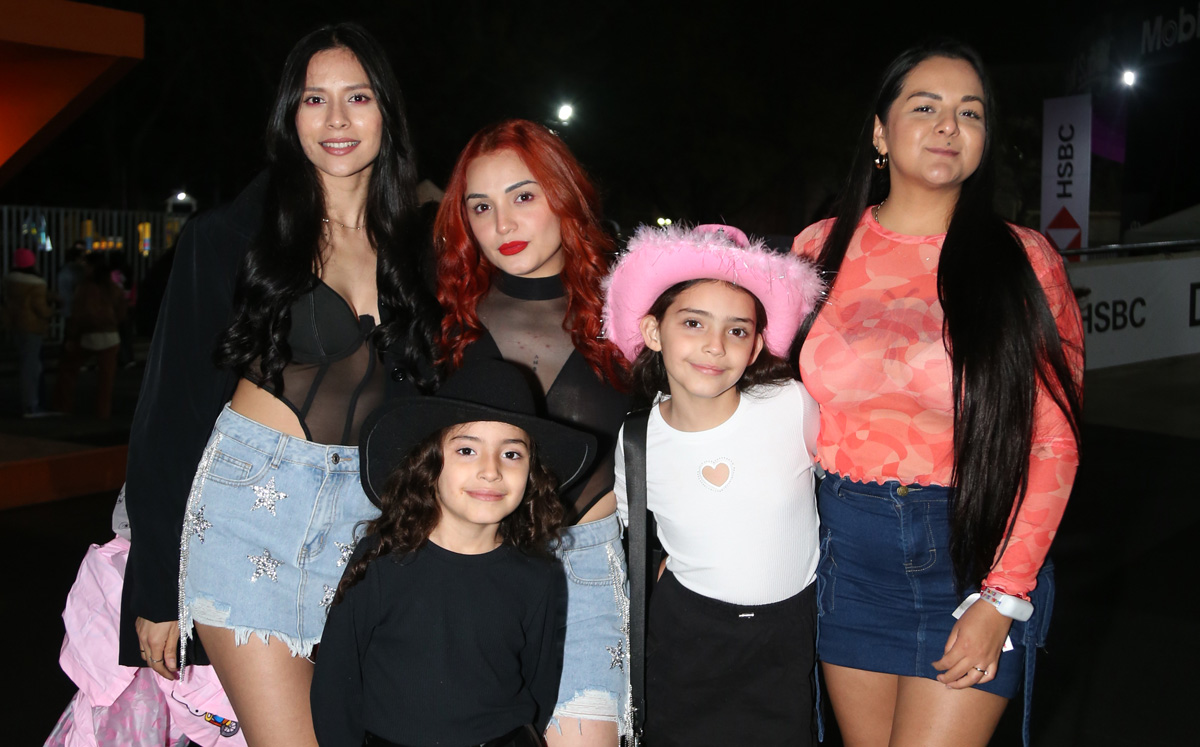 Perla Martínez, América Miramontes, Yajaira Nuncio, Valentina Miramontes y Karime Miramontes / Foto: Roberto Alvarado
