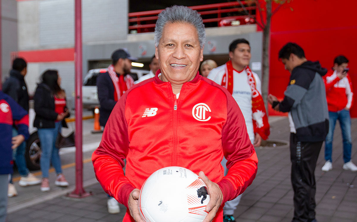 Marcial Flores