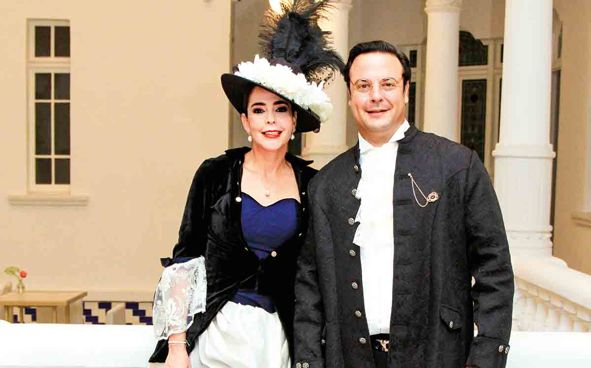 ANDREA VELA Y EDUARDO VELA felices de vivir juntos un cumpleaños fabuloso