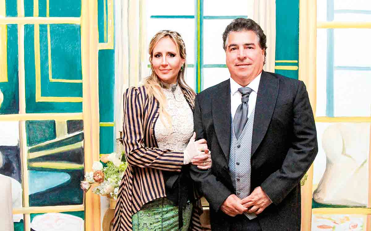 MARÍA JOSÉ PELÁEZ Y JESÚS ALTAMIRANO convivieron en el vestíbulo Eduardo Vela Ruiz
