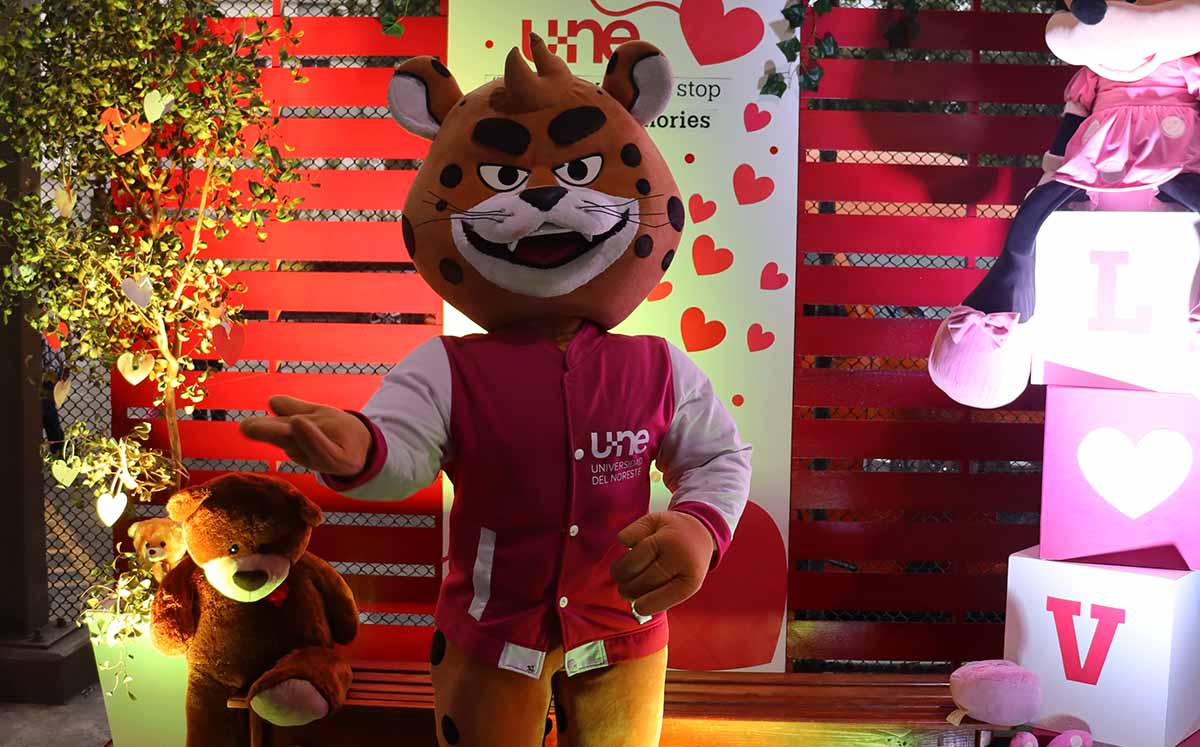 Jaguar UNE en la celebración del Día del Amor y la Amistad