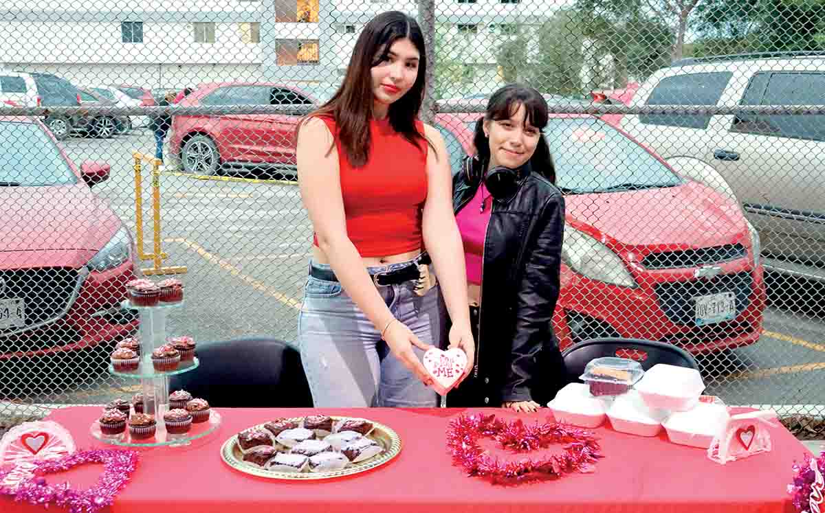 AYLIN GONZÁLEZ Y ALEXA GALVÁN fueron acorde la temática de rojo y rosa