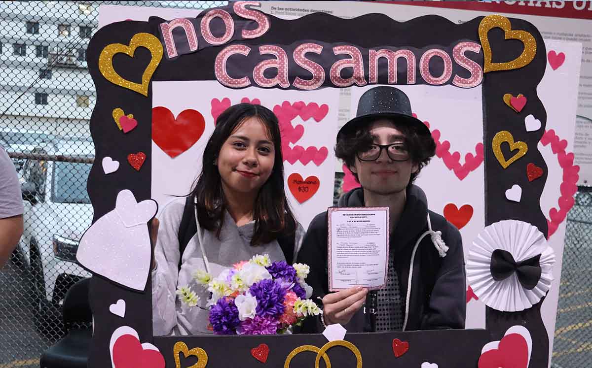 JUDIT SEGURA, FINEES HINOJOSA se casaron en el registro civil de la UNE