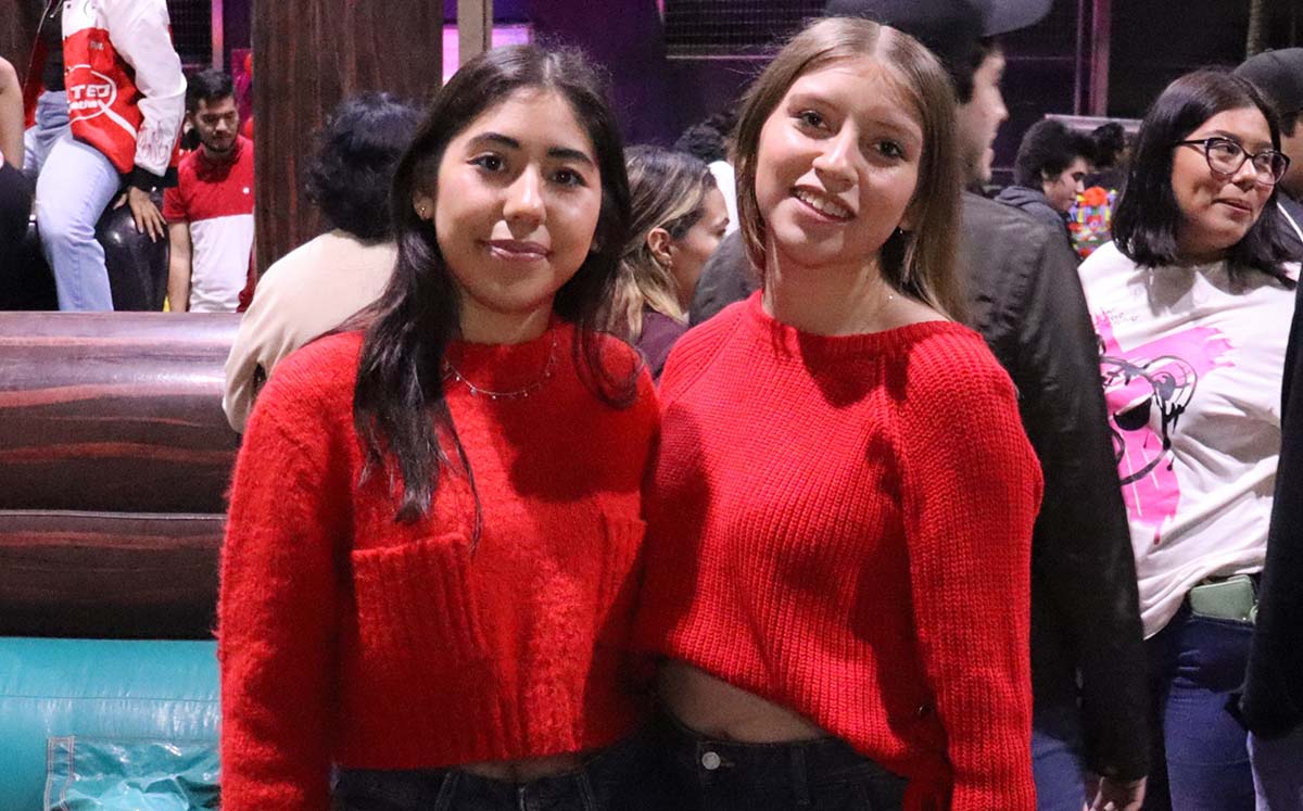 FERNANDA GUERRERO, SOFÍA AZUARA disfrutaron del toro mecánico