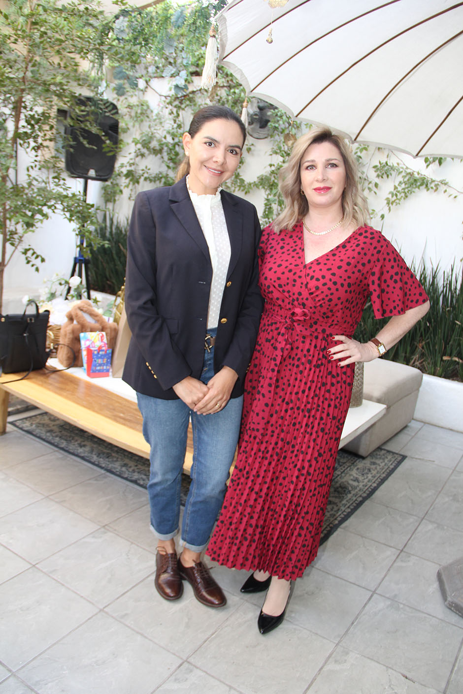 Valeria Bazante y Lissete Morfín.