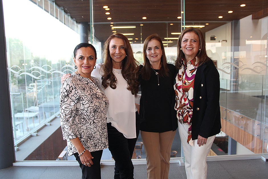 Adriana Vidrio, Lupita Loza, Gaby de la Mora y July Frutos.
