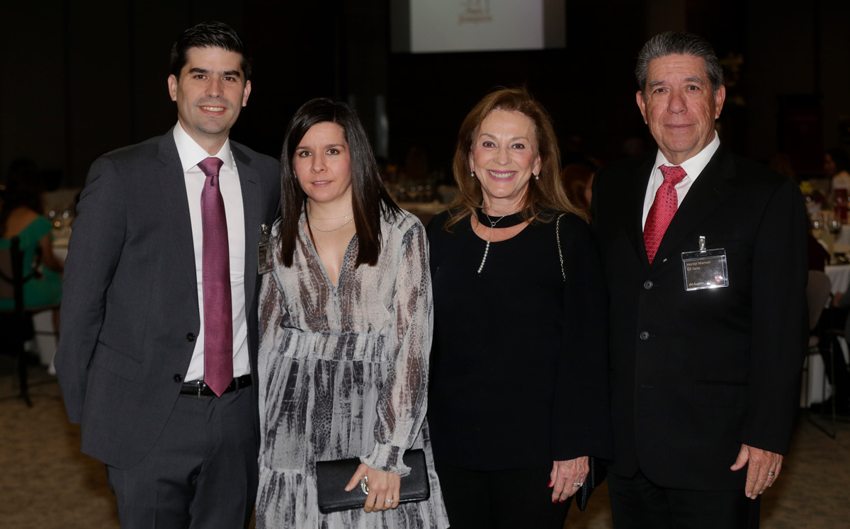 Alejandro Gil, Tatiana Zambrano, Gabriela Gil y Héctor Gil / Foto: Daniel Saldívar
