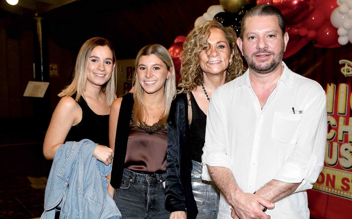 Isabella Pérez, Luisa Pérez, Leticia Bisteni y Raúl Pérez