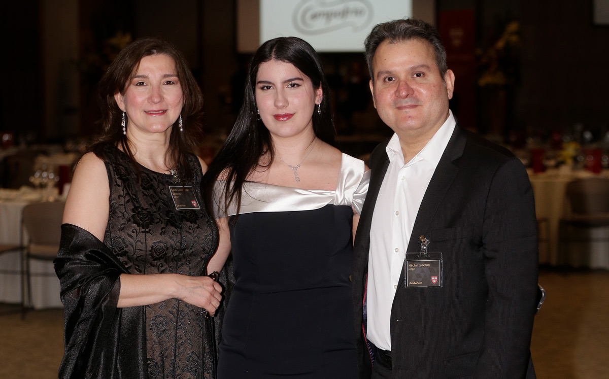 Laura González, Elsa Lazcano y Héctor Lazcano / Foto: Daniel Saldívar