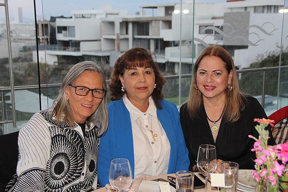 Lorena Ron, Fabiola Rodríguez y Cecilia Gómez.