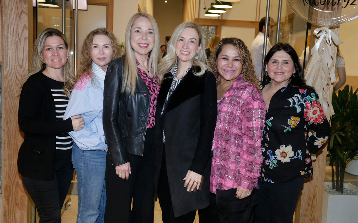 Melina Villarreal, Gabriela Villarreal, Queta Escobedo, Perla Villarreal, Gladys Peña y Lula Peña / Foto: Omar Valdez