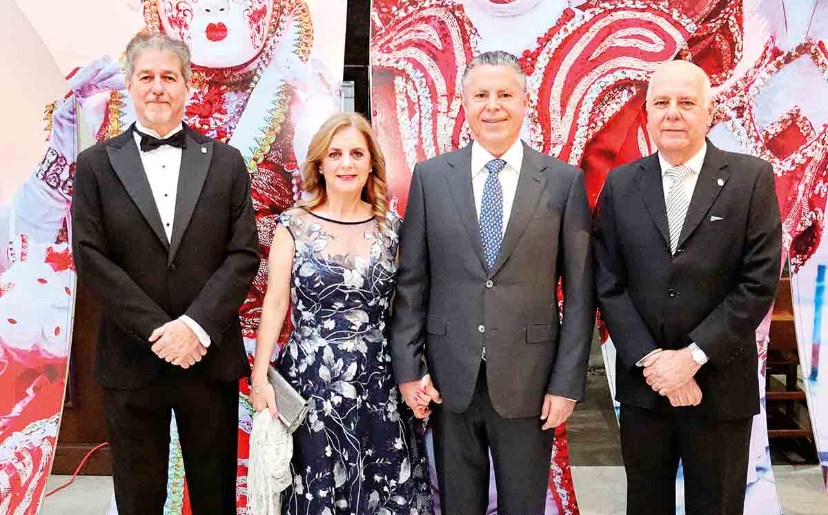 GERMÁN MEZA, AIDA FERES, JESÚS NADER Y CARLOS AZCARRAGA felices de formar parte de la coronación de Natalia Fernández