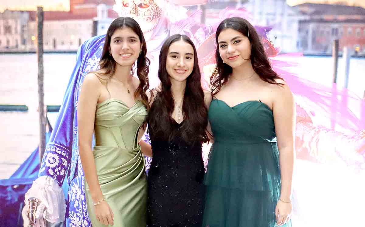 XIMENA STILES, MARIEL MEDINA Y DANA VARGAS llegaron puntuales a la coronación