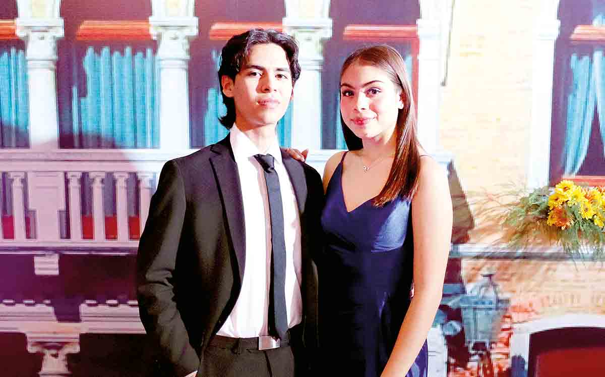 GABRIEL URBINA Y DANIELA PALM disfrutaron del show por parte de Star Dancer