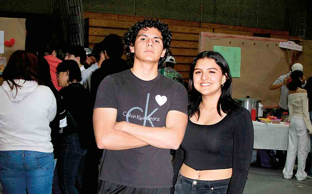 EMILIO DE LEÓN Y SARA CASTILLO participaron en las rifas y actividades de la feria
