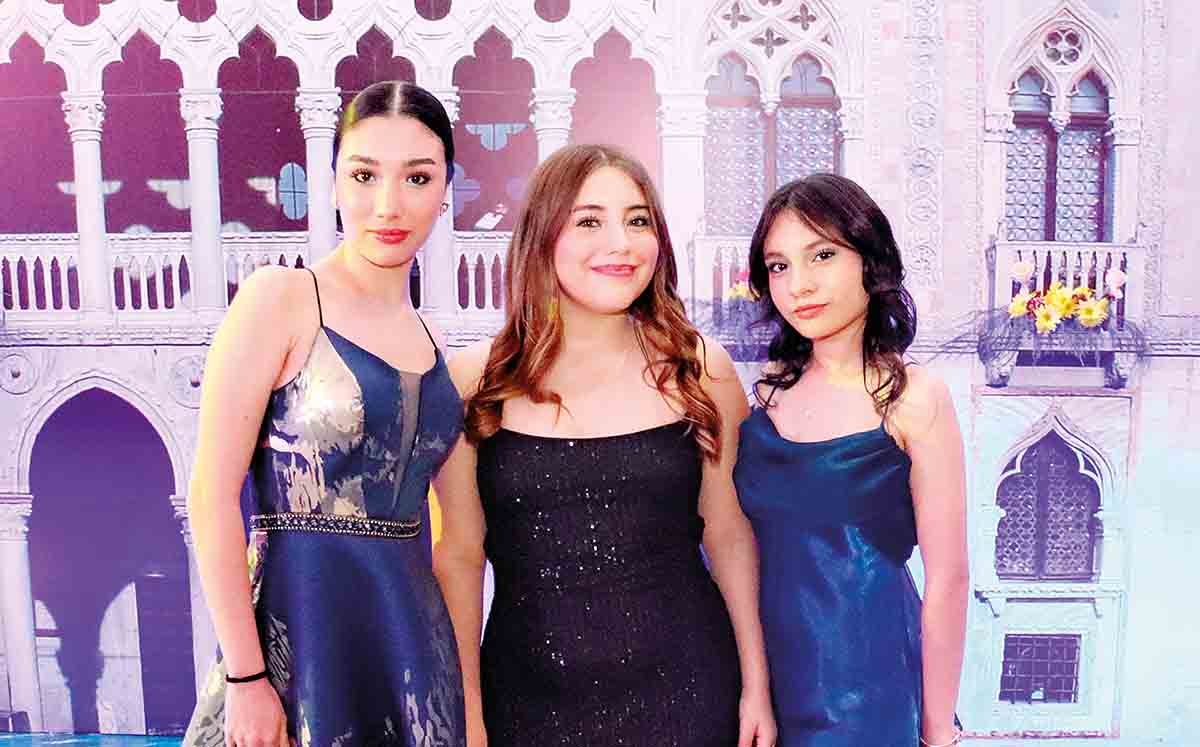 REGINA DELGADO, ANYA NUÑEZ Y KAROL TEJEDA llegaron con sus mejores vestidos a la coronación de Natalia Fernández