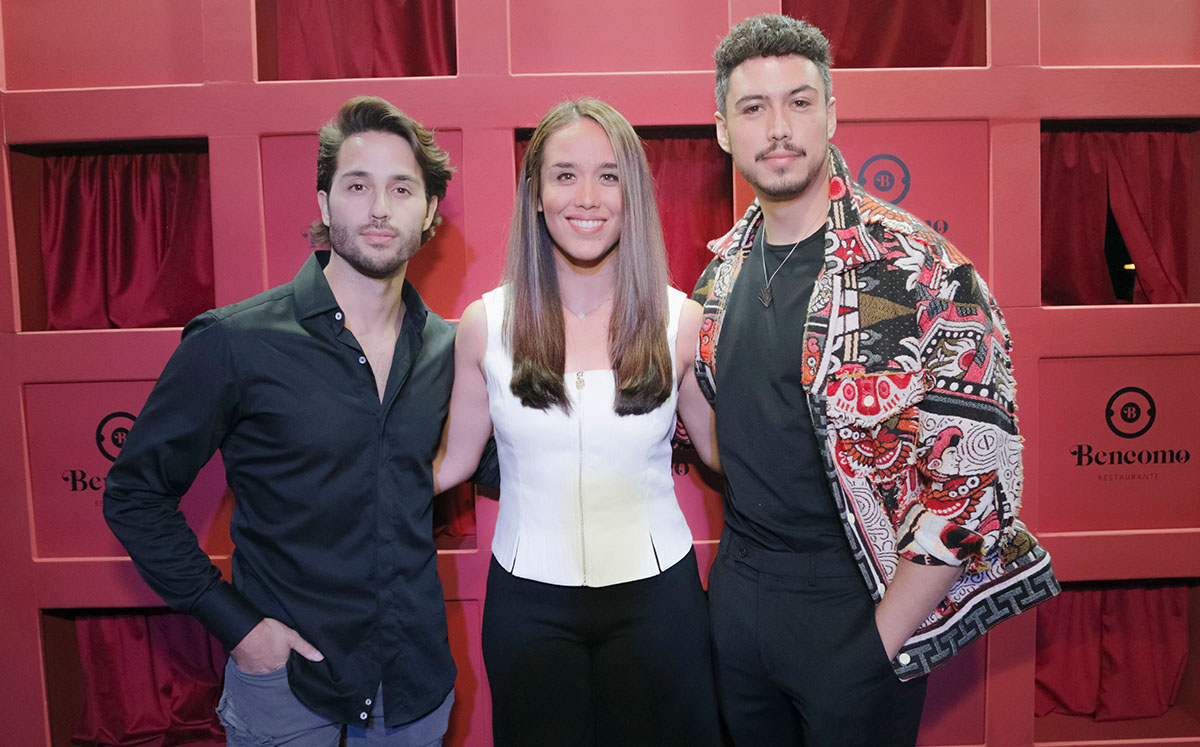 Alejandro V Vela, Valeria Macías y Julio Macías