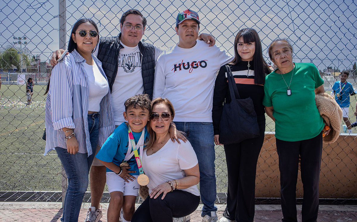 Gabiña Medina, J Chava, Areli Cruz, Eduardo Jiménez, Cesar Jiménez, Fernanda Vences y África Medina